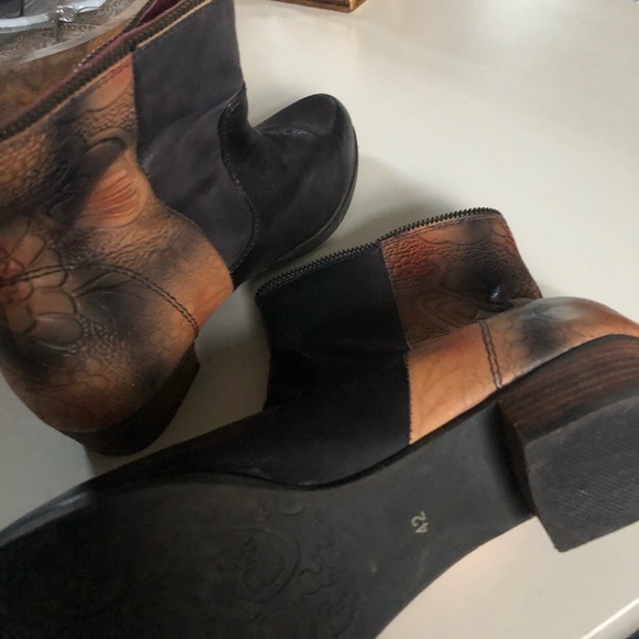 Leather Boots - Picture 6 of 10